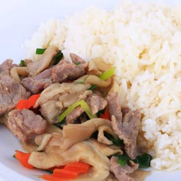 เนื้อผัดน้ำมันหอยราดข้าว