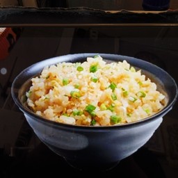 ข้าวผัดกระเทียม