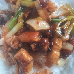 พริกเผา หมูกรอบ ราดข้าว