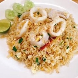 ข้าวผัด ปลาหมึก