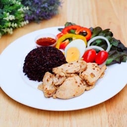 ข้าวไรซ์เบอรี่อกไก่ย่างนมสดจิ้มแจ่วไข่ต้มA12