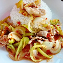 ูผัดพริกหยวก ราดข้าว