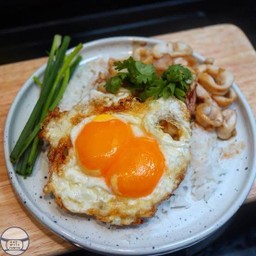 กระเพราพ่นไฟ 25 By น้าเนย