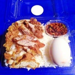 ข้าวไก่กรอบ+ไข่ยางมะตูม