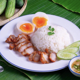 ข้าวหมูทอดไข่ลาวา+เกาเหลาหมู