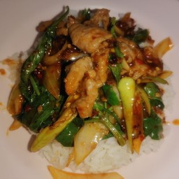 หมูผัดน้ำพริกเผาราดข้าว