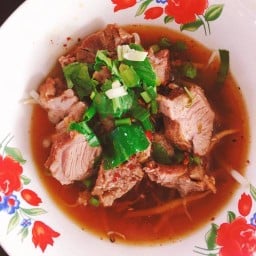 ร้านก๋วยเตี๋ยวหมูน้ำตก เจ๊ดาวัดราษฎร์