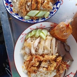 ข้าวมันไก่ ก๋วยเตี๋ยวไก่ เชฟ กิ่งแก้ว39/3 (เจ้าเก่า)ปากซอยลาดกระบัง24/4