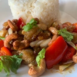 ผัดเม็ดมะม่วงราดข้าว