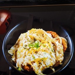 ข้าวหน้าหมูทอดซอสญี่ปุ่น