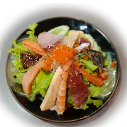 สลัดปลาดิบรวมโอซาก้า น้ำใส