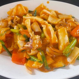 หมึกผัดไข่เค็ม
