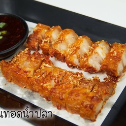 สามชั้นทอดน้ำปลา