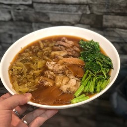 ขาหมูเป็นกับข้าว (เนื้อ-หนัง)