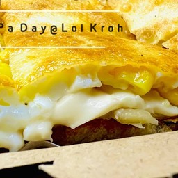 โรตีใส่กล้วย+ไข่+ชีส (เพิ่มท็อปปิ้ง)