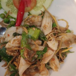 ผัดฉ่าปลาเห็ดโคน