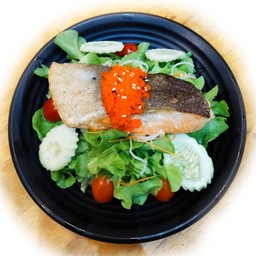 สลัดแซลมอนย่าง น้ำข้น