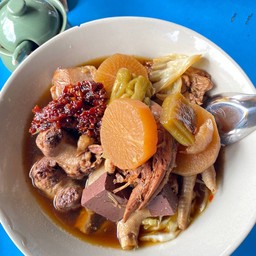 ต้นเงิน ก๋วยเตี๋ยวไก่ตุ๋นมะระ สามัคคี13