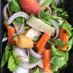 ยำวุ้นเส้น ยอ กรอกไก่ ลูกชิ้นปลา ปูอัด หมูสับ