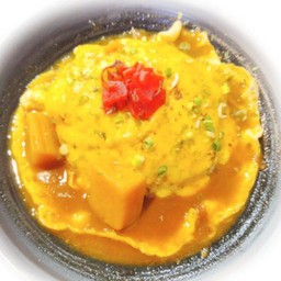 ข้าวแกงกะหรี่ไข่นุ่มชีส