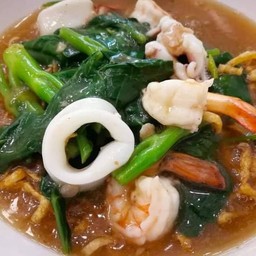 เส้นหมี่กรอบราดหน้าทะเล