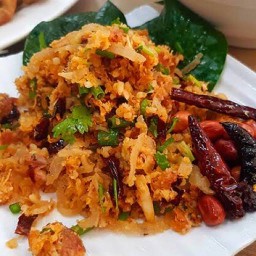 ยำแหนมข้าวทอดโคตรแซ่บ!!! ข้างซอยโรงพยาบาลราชธานีโรจนะ