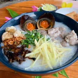 โจ๊กหมูสับธรรมดา+ไข่เยี่ยวม้า