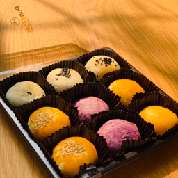 ขนมเปี๊ยะกล่อง 9 ชิ้น