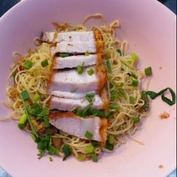 บะหมี่หมูกรอบ