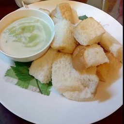 ขนมปังนึ่งสังขยาใบเตย