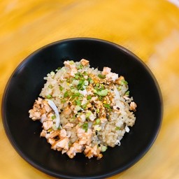 ข้าวผัดปลาแซลมอน