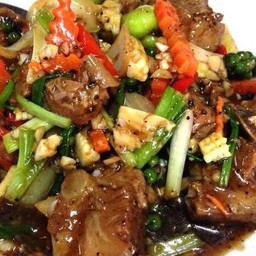 ข้าวราดผัดพริกไทยดำ