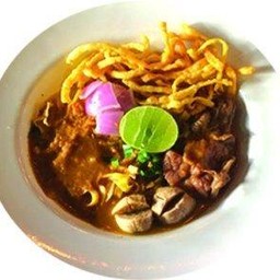 ข้าวซอยลูกชิ้น เนื้อ