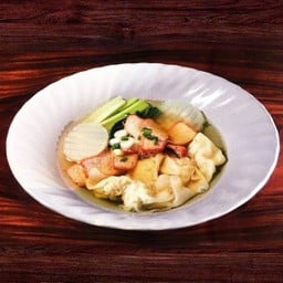 เกี๊ยวน้ำหมูแดง