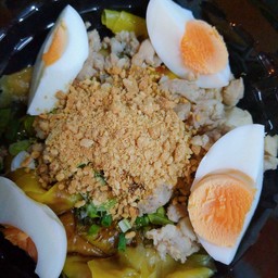 เส้นเล็กต้มยำหมูสับลูกชิ้นกากหมูมุกดาหารรสเด็ดๆ