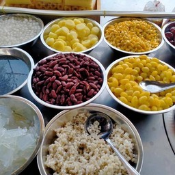 น้ำเต้าหู้ (ใส่เครื่อง 3 อย่าง)