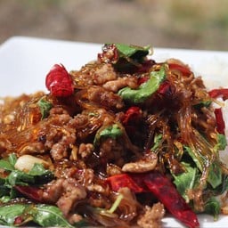 กระเพราวุ้นเส้นเนื้อสับ