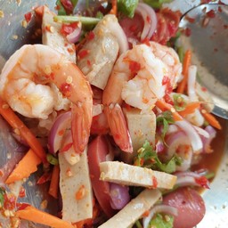 ยำกุ้งลวกหมูยอ