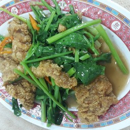 เนื้อปลาเก๋าทอดกรอบผัดคึ่นไช่