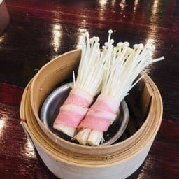 เบคอนพันเห็ดเข็มทอง