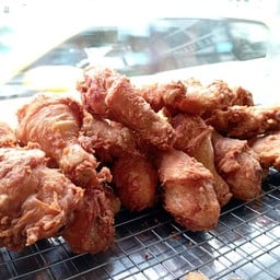 ร้านส้มตำไก่ย่างพี่น้อย