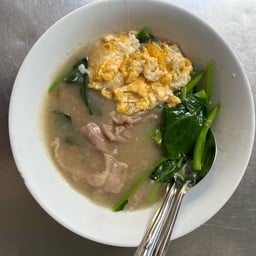เกาเหลาราดหน้าใส่ไข่