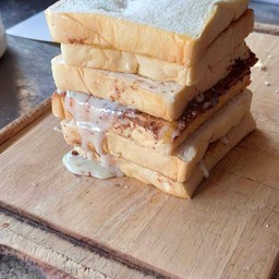 ขนมปังปิ้งเตาถ่าน