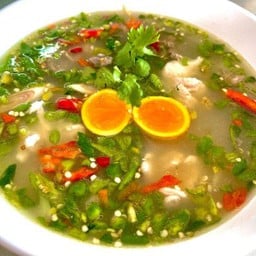 ต้มยำไก่เครื่องในไข่อ่อน