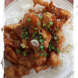 ข้าวไก่ทอดซอสกระเทียม