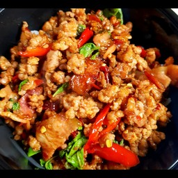 กะเพราพริกแห้งเบคอน+หมูสับ ราดข้าว