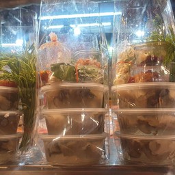 ปลาหมึกย่าง แมลงทอด น้องเฟิร์น ถนนรื่นรมย์