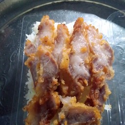 ข้าวเหนียวหน้าหมูกรอบ