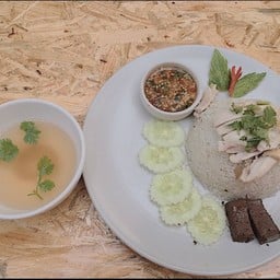 ร้าน เลิศจันทร์ตรี ข้าวมันไก่