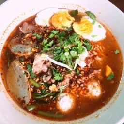 ก๋วยเตี๋ยวหลบมุม เสาธง-ปืนใหญ่